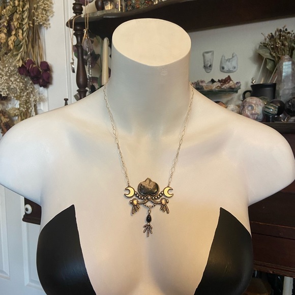 Artisan handmade Goth Queen necklace - Picture 3 of 3